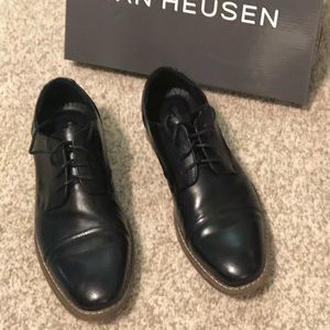 Mens 8 Van Heusen dress shoe